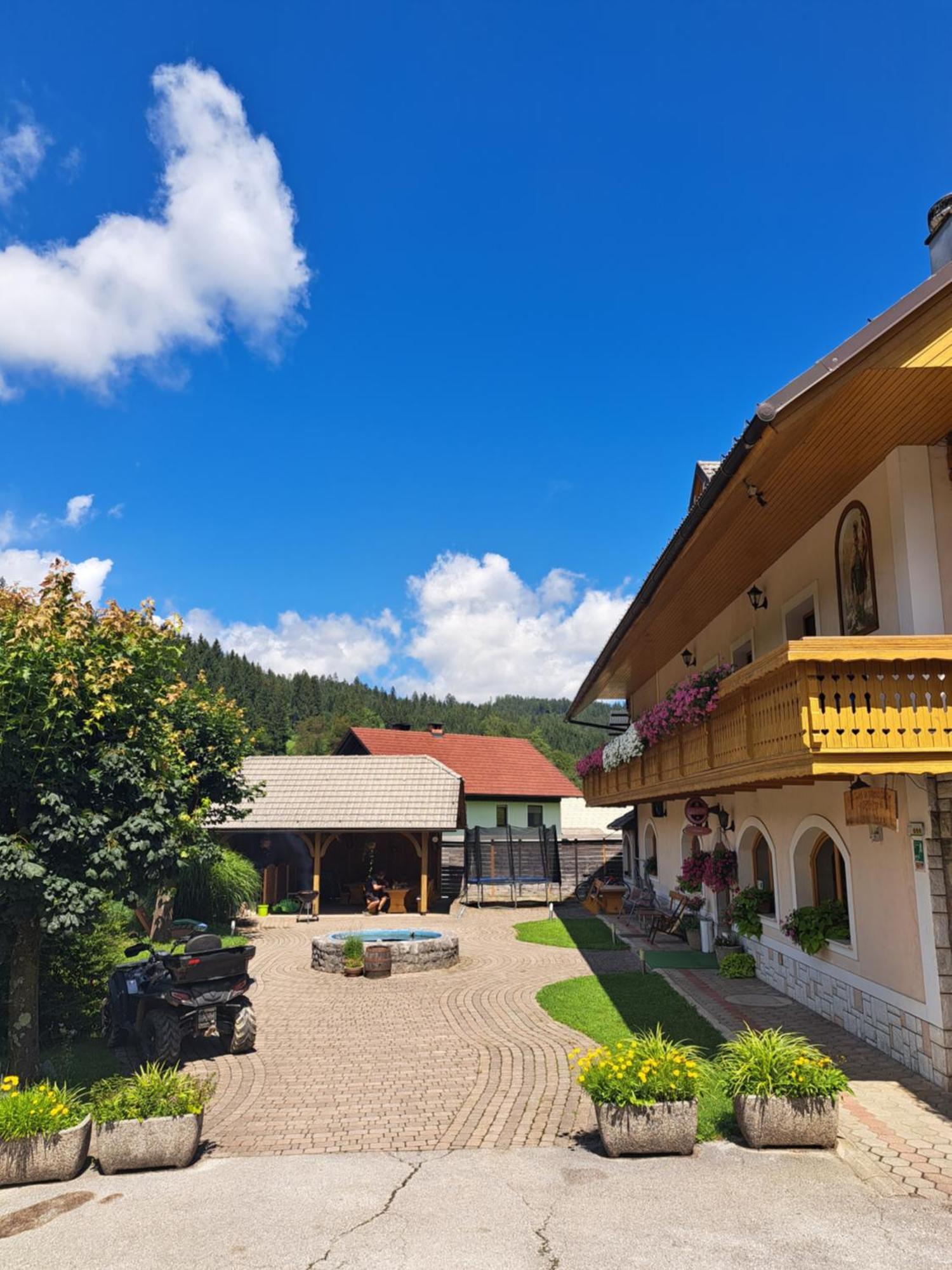 Guest House Kveder Škofja Loka Eksteriør bilde