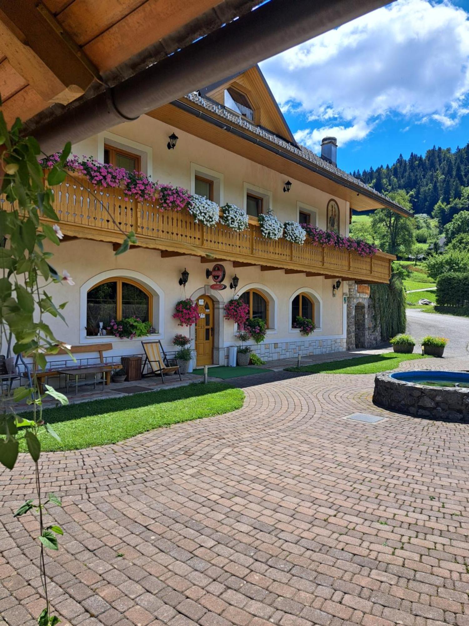 Guest House Kveder Škofja Loka Eksteriør bilde